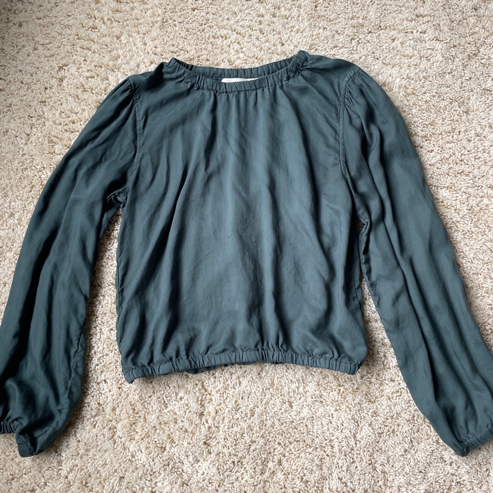 Green cloth and stone lightweight blouse